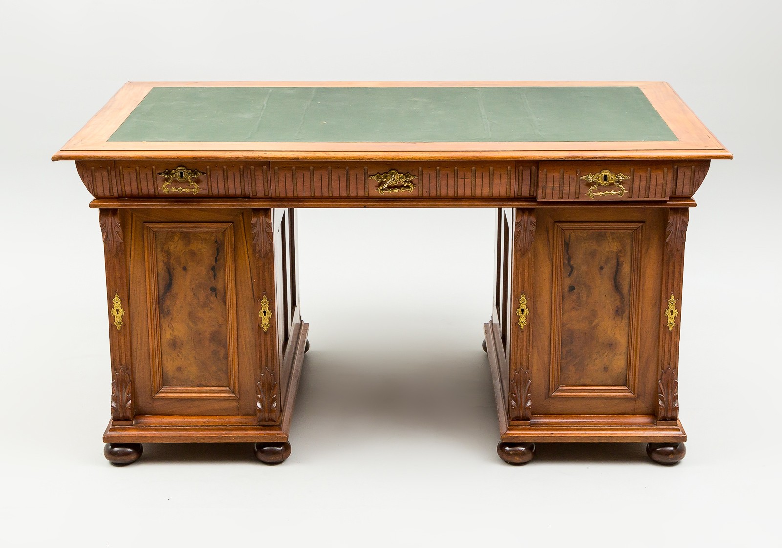 Старинные антикварные столы и столики купить в интернет-магазине элитной мебели AlterEgoHome