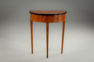 картинка Антикварная консоль из вишни салоне старинных вещей "Шебби" являющийся официальным дистрибьютором в России и Беларуси