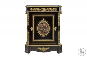 картинка Антикварный комод с инкрустацией салоне старинных вещей "Шебби" являющийся официальным дистрибьютором в России и Беларуси