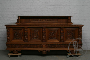 картинка Старинный столовый гарнитур салоне старинных вещей "Шебби" являющийся официальным дистрибьютором в России и Беларуси