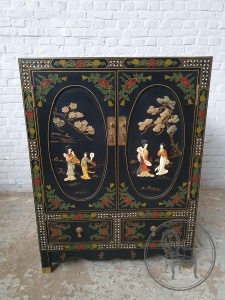 картинка Старинный комод с инкрустацией и росписью салоне старинных вещей "Шебби" являющийся официальным дистрибьютором в России и Беларуси