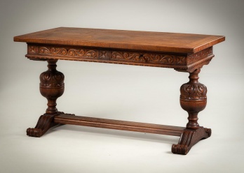 Антикварный дубовый письменный стол с выдвижными ящиками код. RM4123107