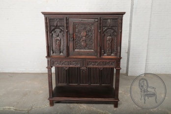 Антикварный резной поставец в готическом стиле код. BE4097522