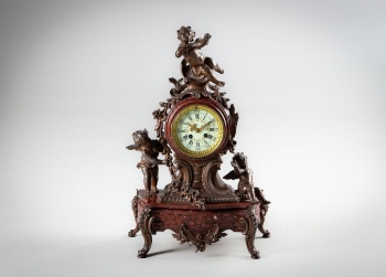 Антикварные мраморные часы с фигурками ангелочков код. RM4145832