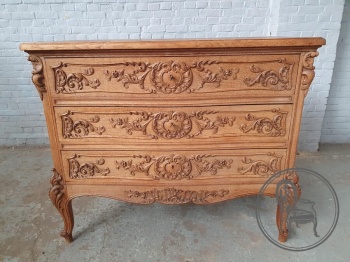 Антикварный резной дубовый комод код.&nbsp;BE4165952