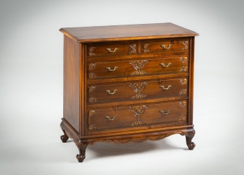 Антикварный ореховый английский комод код. RM4165297