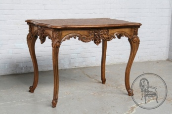 Антикварный резной приставной столик код. BE4097398