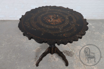 Антикварный французский столик 1860 года с инкрустацией деревом и перламутром код. BE107328