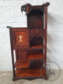 Антикварная витрина в японском стиле, изготовлена ведущим французским мастером ориентального стиля XIX века Габриэлем Виардо код. BE4097468