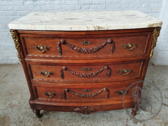 Антикварный дубовый комод с бронзовыми накладками и мраморной столешницей код. BE3259310