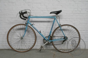 картинка Старинный велосипед компании	Сyrille Guimard салоне старинных вещей "Шебби" являющийся официальным дистрибьютором в России и Беларуси