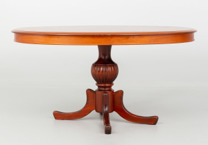 картинка Cтаринный столик салоне старинных вещей "Шебби" являющийся официальным дистрибьютором в России и Беларуси