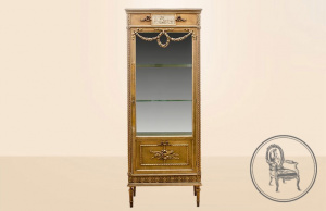 картинка Антикварная витрина салоне старинных вещей "Шебби" являющийся официальным дистрибьютором в России и Беларуси