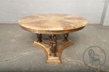 Старинный столик из оникса с ножками в виде бронзовых женских фигур код. BE107163