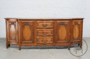 картинка Антикварный комод салоне старинных вещей "Шебби" являющийся официальным дистрибьютором в России и Беларуси