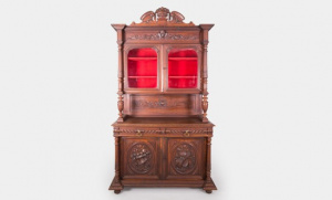 картинка Антикварный буфет салоне старинных вещей "Шебби" являющийся официальным дистрибьютором в России и Беларуси