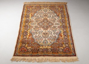 картинка Старинный иранский ковер из шерсти и хлопка салоне старинных вещей "Шебби" являющийся официальным дистрибьютором в России и Беларуси