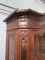 Антикварная витрина с изящной резьбой код. BE4166519 фото 3