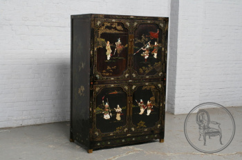 Старинный шкаф код. BE48449