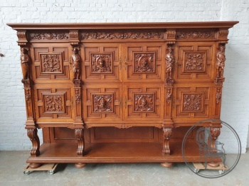 Антикварный дубовый посудный шкаф с объемной резьбой код. BE4161625