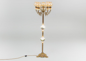 картинка Старинный торшер салоне старинных вещей "Шебби" являющийся официальным дистрибьютором в России и Беларуси