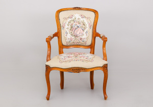 картинка Старинное кресло салоне старинных вещей "Шебби" являющийся официальным дистрибьютором в России и Беларуси