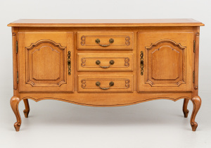 картинка Старинный комод салоне старинных вещей "Шебби" являющийся официальным дистрибьютором в России и Беларуси