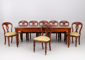 картинка Старинный столовый гарнитур салоне старинных вещей "Шебби" являющийся официальным дистрибьютором в России и Беларуси