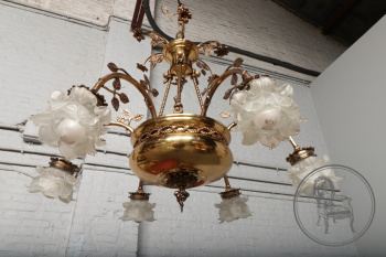 Старинная люстра со стеклянными плафонами в виде цветов код. BE84450