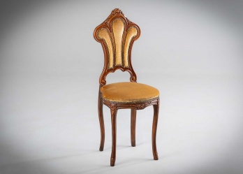 Антикварный ореховый стул с цветочной резьбой код. RM4165466