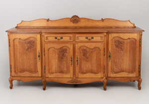 картинка Старинный комод салоне старинных вещей "Шебби" являющийся официальным дистрибьютором в России и Беларуси