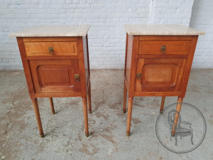 картинка Антикварные дубовые тумбы (2 шт.) со столешницей из розового мрамора салоне старинных вещей "Шебби" являющийся официальным дистрибьютором в России и Беларуси