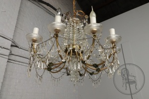 картинка Старинная люстра из латуни в стиле Людовика XV салоне старинных вещей "Шебби" являющийся официальным дистрибьютором в России и Беларуси