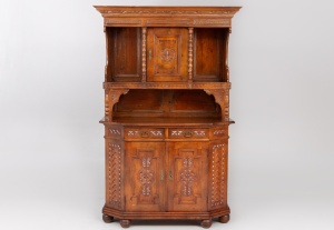 картинка Старинный буфет в скандинавском стиле салоне старинных вещей "Шебби" являющийся официальным дистрибьютором в России и Беларуси