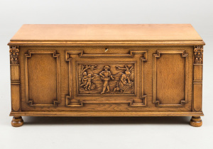 картинка Старинный комод салоне старинных вещей "Шебби" являющийся официальным дистрибьютором в России и Беларуси