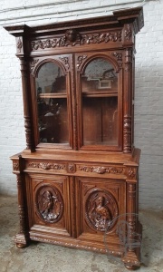 картинка Антикварный буфет в охотничьем стиле салоне старинных вещей "Шебби" являющийся официальным дистрибьютором в России и Беларуси