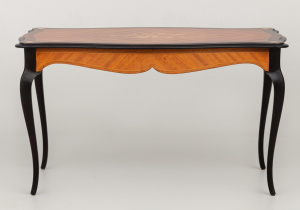 картинка Cтаринный столик салоне старинных вещей "Шебби" являющийся официальным дистрибьютором в России и Беларуси