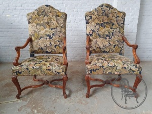 Антикварные кресла (2 шт.) в гобеленовой обивке код.&nbsp;BE4165905