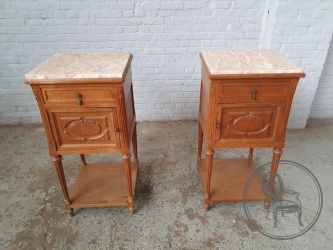 Антикварный комплект дубовых тумбочек (2 шт.) с мраморным верхом код. BE4145158
