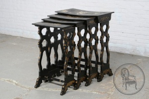 картинка Антикварный набор столиков с золоченой росписью салоне старинных вещей "Шебби" являющийся официальным дистрибьютором в России и Беларуси