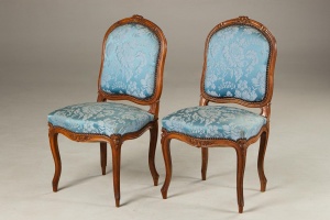 картинка Пара антикварных стульев салоне старинных вещей "Шебби" являющийся официальным дистрибьютором в России и Беларуси