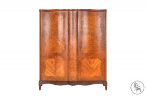 картинка Старинный платяной шкаф из ореха салоне старинных вещей "Шебби" являющийся официальным дистрибьютором в России и Беларуси
