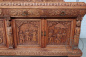 Антикварный комод с резьбой, изображающей бытовые сцены код. BE107324 фото 7