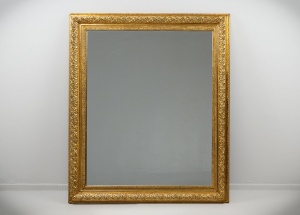 картинка Старинное зеркало в деревянной раме салоне старинных вещей "Шебби" являющийся официальным дистрибьютором в России и Беларуси