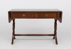 картинка Старинный письменный стол салоне старинных вещей "Шебби" являющийся официальным дистрибьютором в России и Беларуси