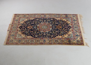 Старинный ковер и шерсти и шелка из Ирана, Исфахан код. RM4132252