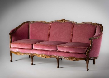 Антикварная скамья в стиле Людовика XIV в розовой обивке код.&nbsp;RM4165491