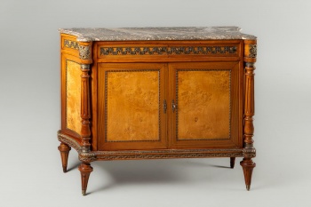 Старинный комод с маркетри и бронзовыми завитками код. RM4101738