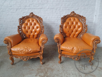 Старинные кресла с флористической сквозной резьбой (2 шт.) код. BE4096780