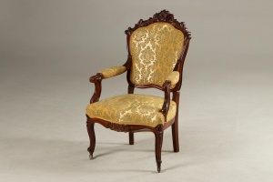 картинка Антикварное кресло с жаккардовой обивкой салоне старинных вещей "Шебби" являющийся официальным дистрибьютором в России и Беларуси